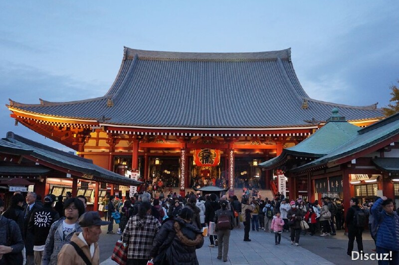 你准备去国外旅行，却担心意外发生？如何选择合适的出境旅游保险成了关键。面对琳琅满目的产品，如何做出明智的选择呢？让我们一起看看吧！